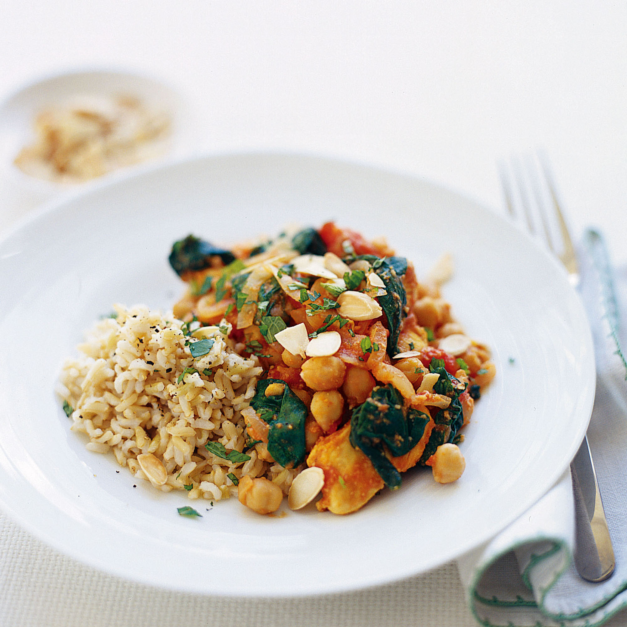 Chicken and almond curry with spinach recipe