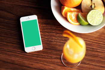 apple-iphone-smartphone-fruits