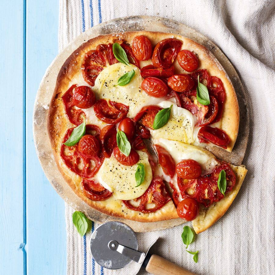 Tomato and goats' cheese pizza recipe
