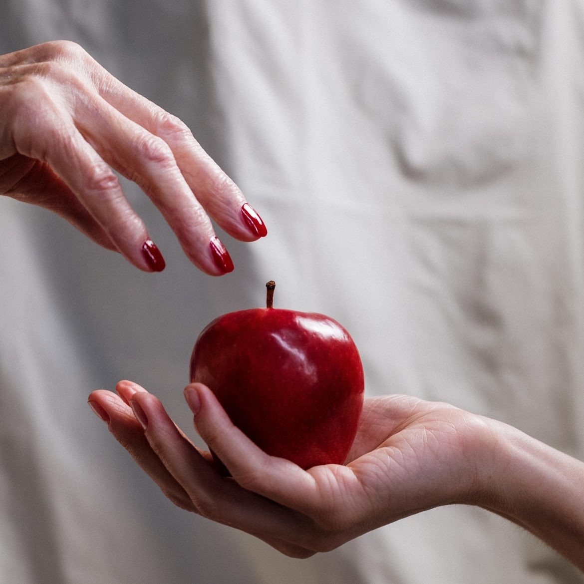 7 surprising symptoms that indicate you may be hitting perimenopause