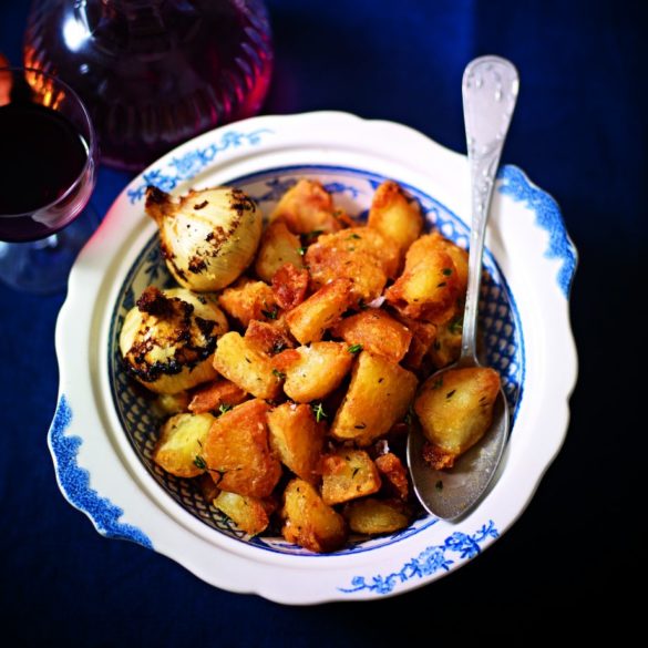 Mini roast potatoes with garlic and thyme recipe
