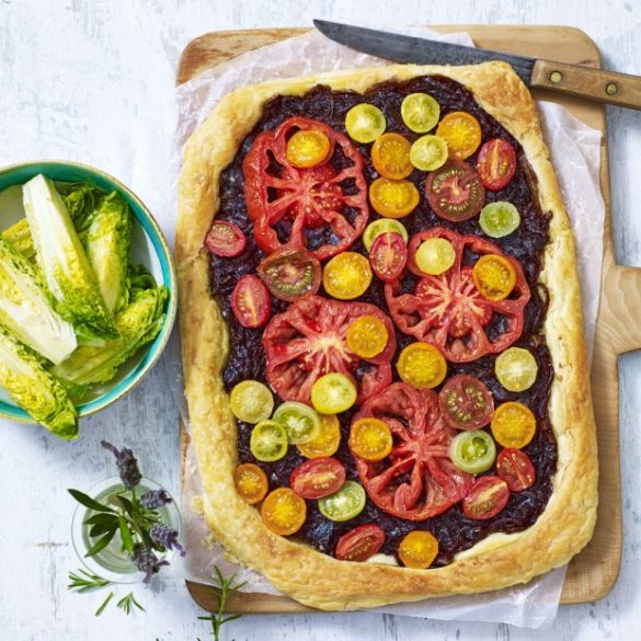 tomato tart with caramelised red onion