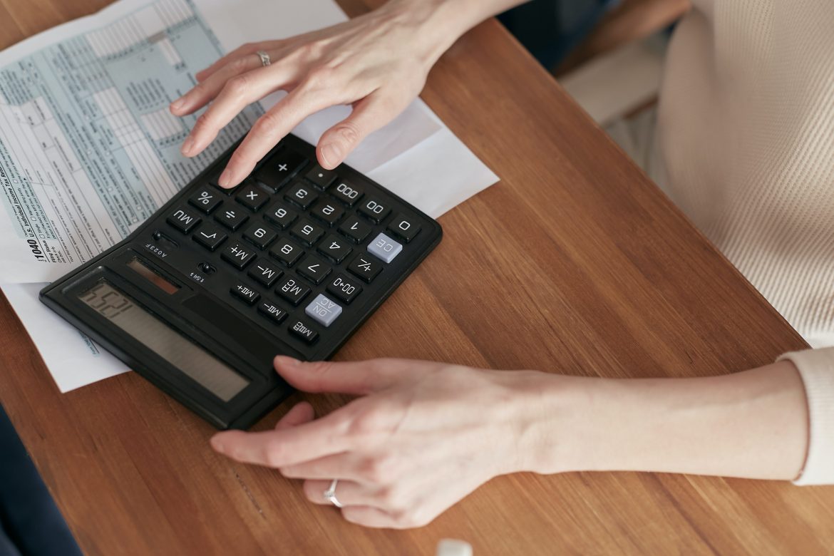 4 Tips to manage your money and savings this month