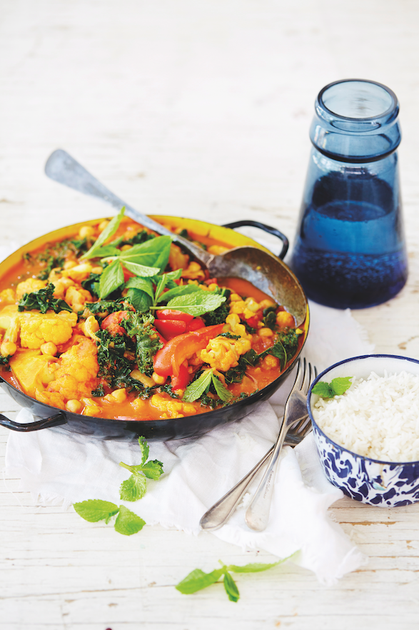 Cauliflower, red pepper & chickpea curry recipe
