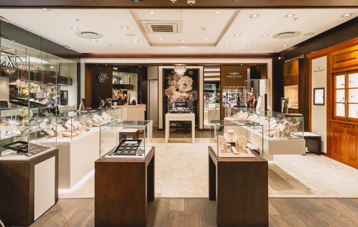 WIN a diamond and sapphire ring from Tanur valued at R35 000