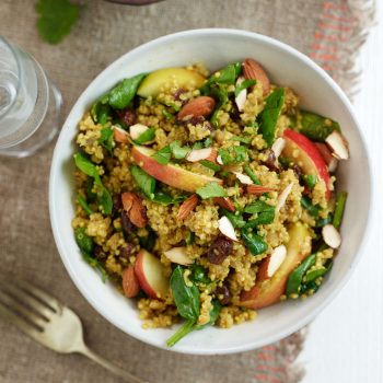 curried quinoa salad with spinach and apple