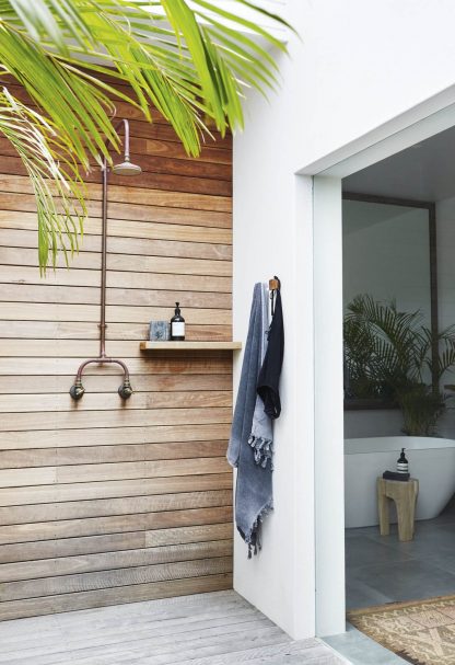 outdoor shower australia byron bay