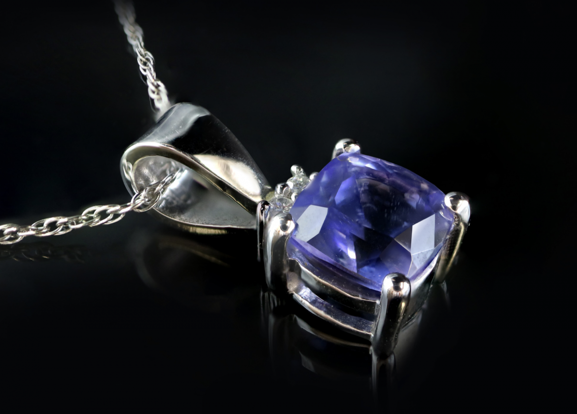 Win a tanzanite pendant from Tanur Collection valued at R30 000!