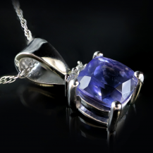 Win a tanzanite pendant from Tanur Collection valued at R30 000!