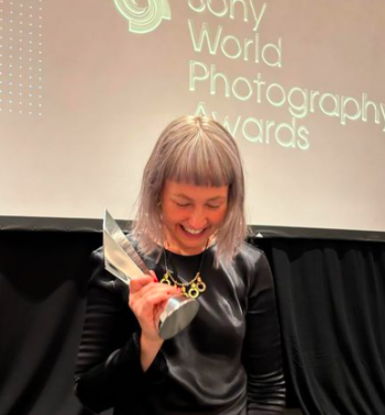 Lee Ann Olwage holding the Sony World Photography Award 2023