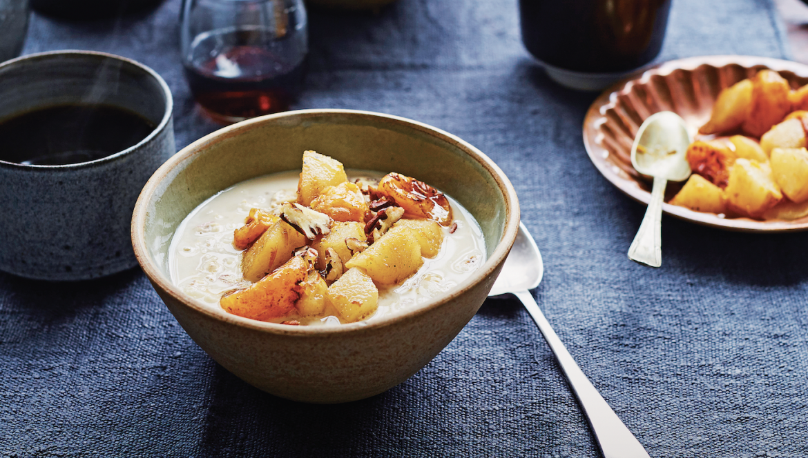 Winter bircher muesli with a quick-warming compote