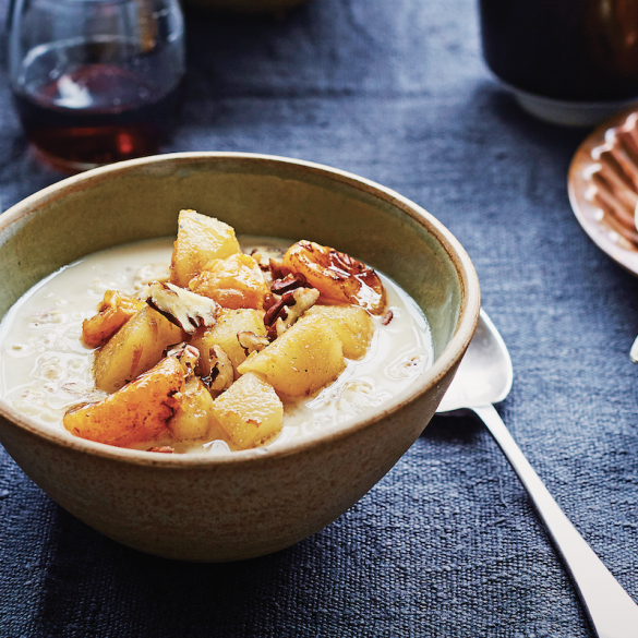 Winter Bircher muesli with a quick-warming compote