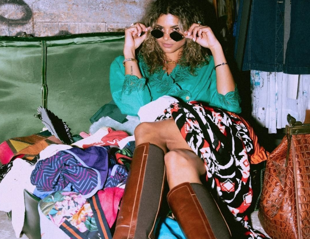 Shop vintage and uplift literacy for those in need, all in one swipe