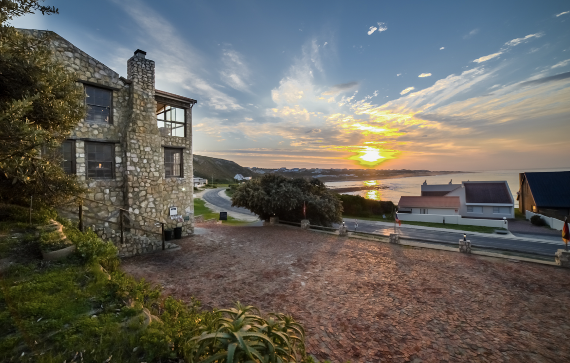 Agulhas Country Lodge welcomes you to a cosy stay!