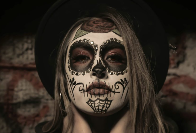 Halloween glam! Makeup looks for the spooky queen