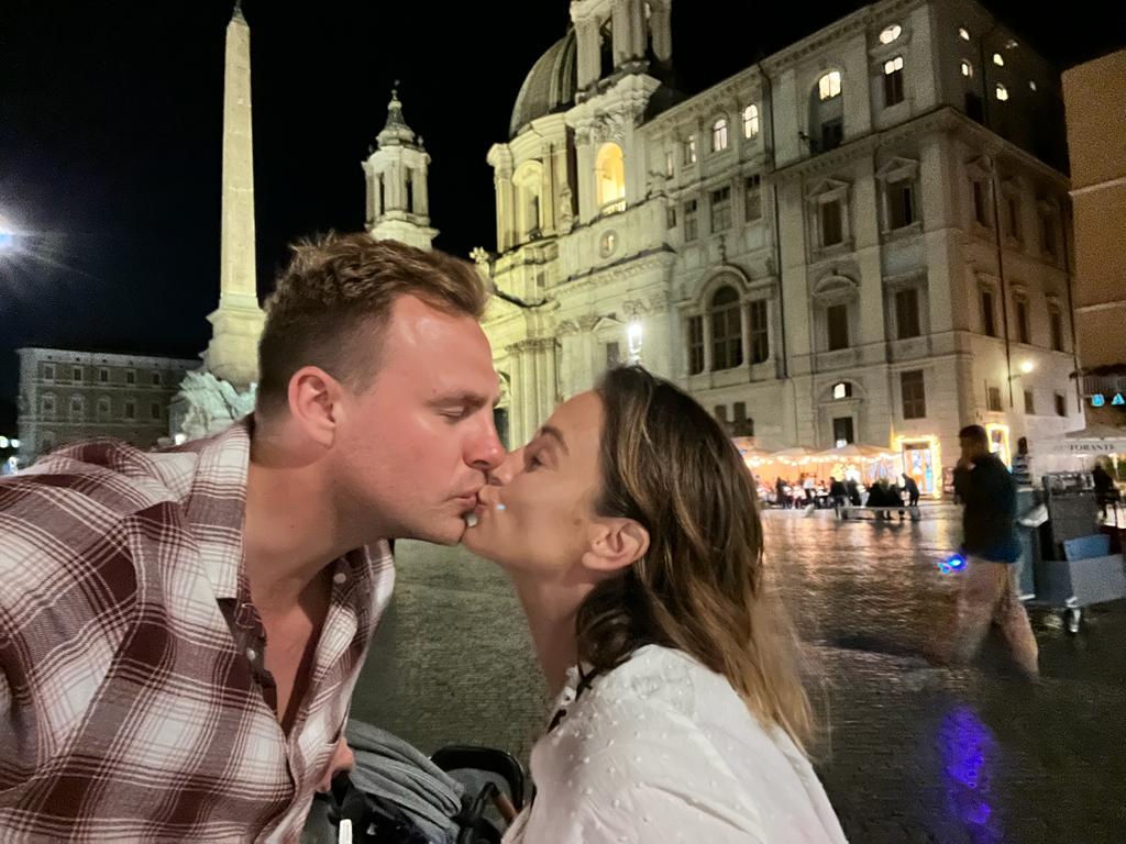 Cape Town man proposes with flashmob in tow, she says YES!