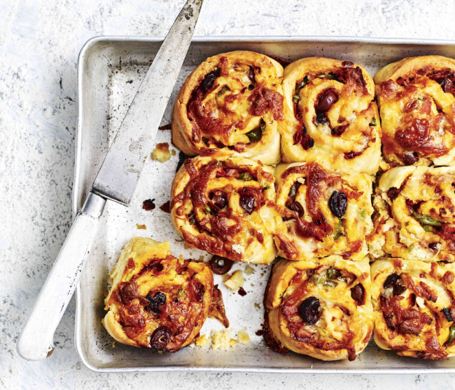 Alternative pizza! Get the weekend rolling with these pizza scrolls