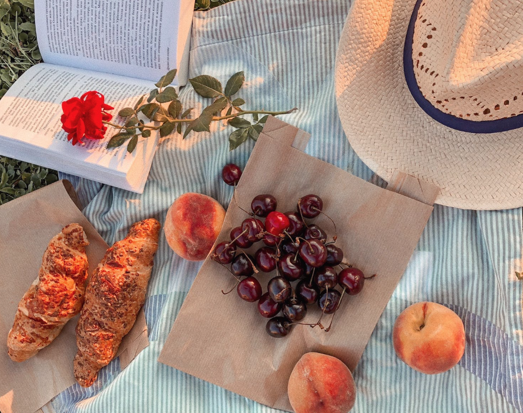 4 essential snacks to pack in your summer picnic basket