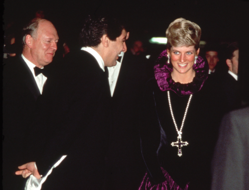 Kim Kardashian pays over R3 million for cross worn by Princess Diana