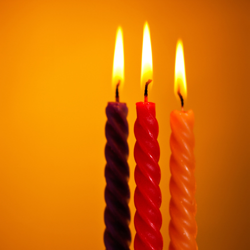 DIY Make your own pretty twisted candles at home