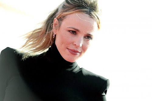 Bustle cover girl Rachel McAdam’s dons armpit hair