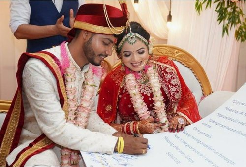 Newlyweds sign ‘one pizza a month’ in wedding contract