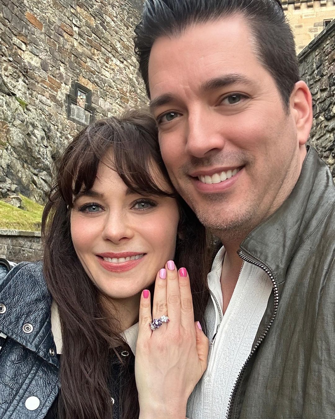 Zooey Deschanel and Jonothan Scott are engaged!