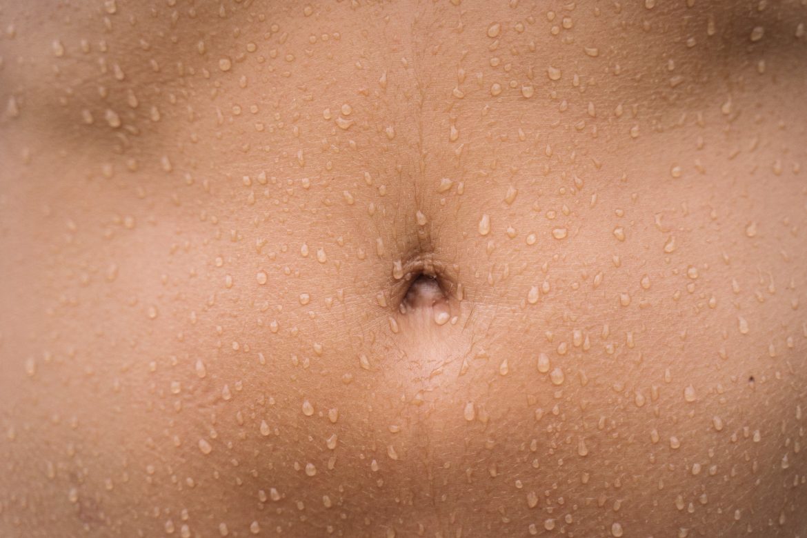 ‘Navel pulling’ with caster oil – why should you do it?