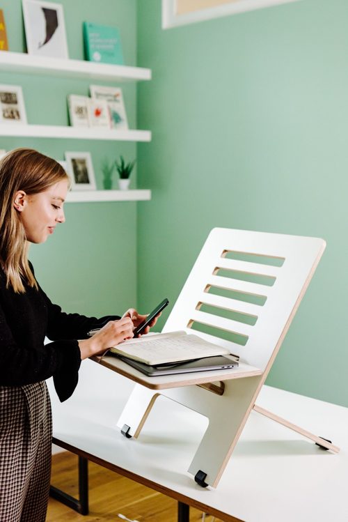 4 major benefits of using a standing desk in your workspace
