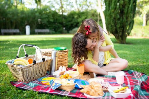 9 steps to plan the perfect picnic in your yard