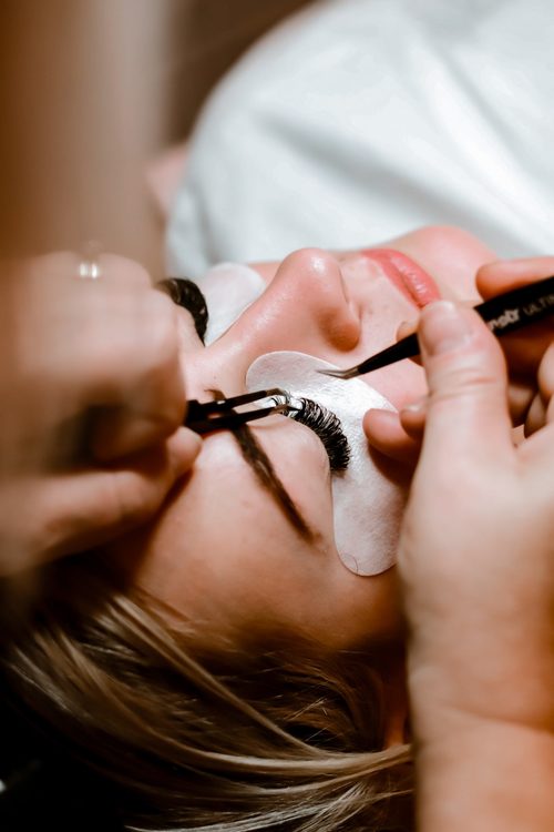 How to remove eyelash extensions at home, the safe way