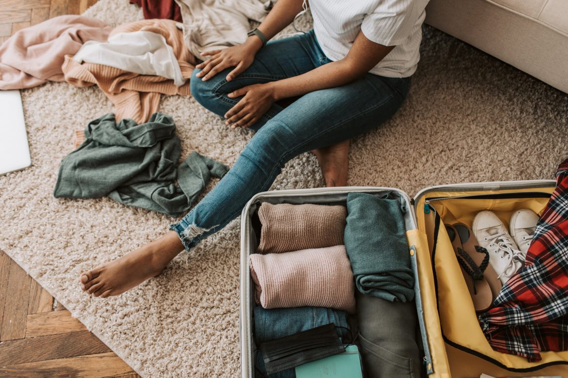 7 tips to keep your clothes neat & uncreased when traveling