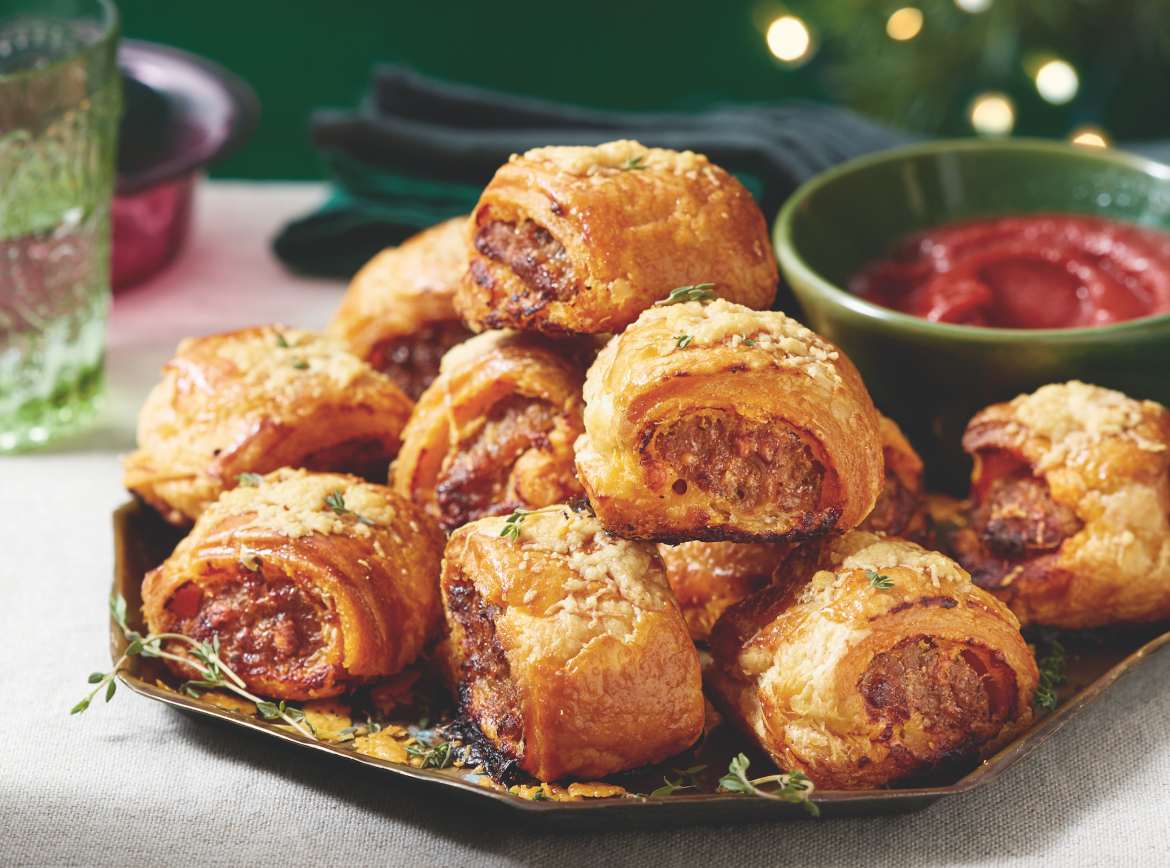 Cheddar and tomato pesto sausage rolls