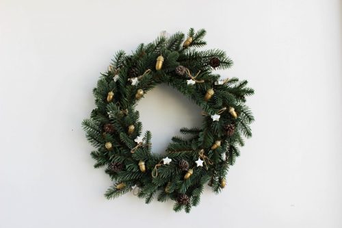 DIY: How to make a gorgeous festive wreath