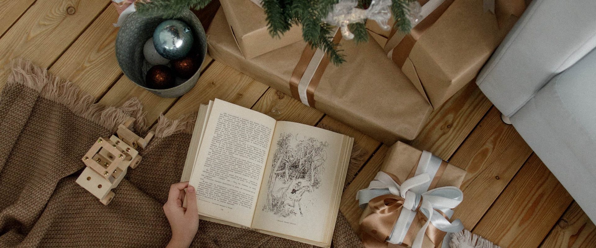 GIFT GUIDE: the ultimate gifts for book lovers