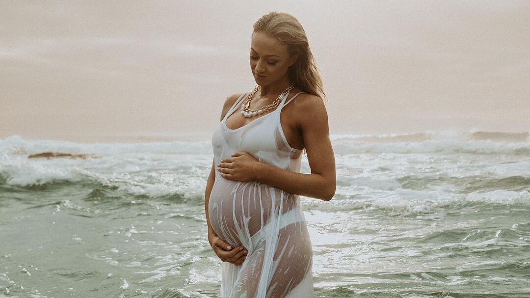 SEE: Anlia Etzebeth shares radiant maternity shoot pics with message for baby