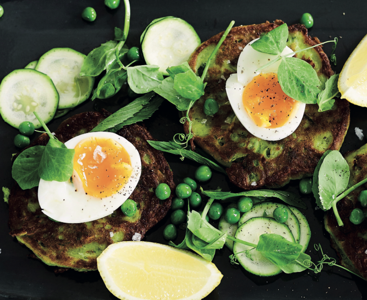 Pea, baby marrow & mint fritters with feta sauce