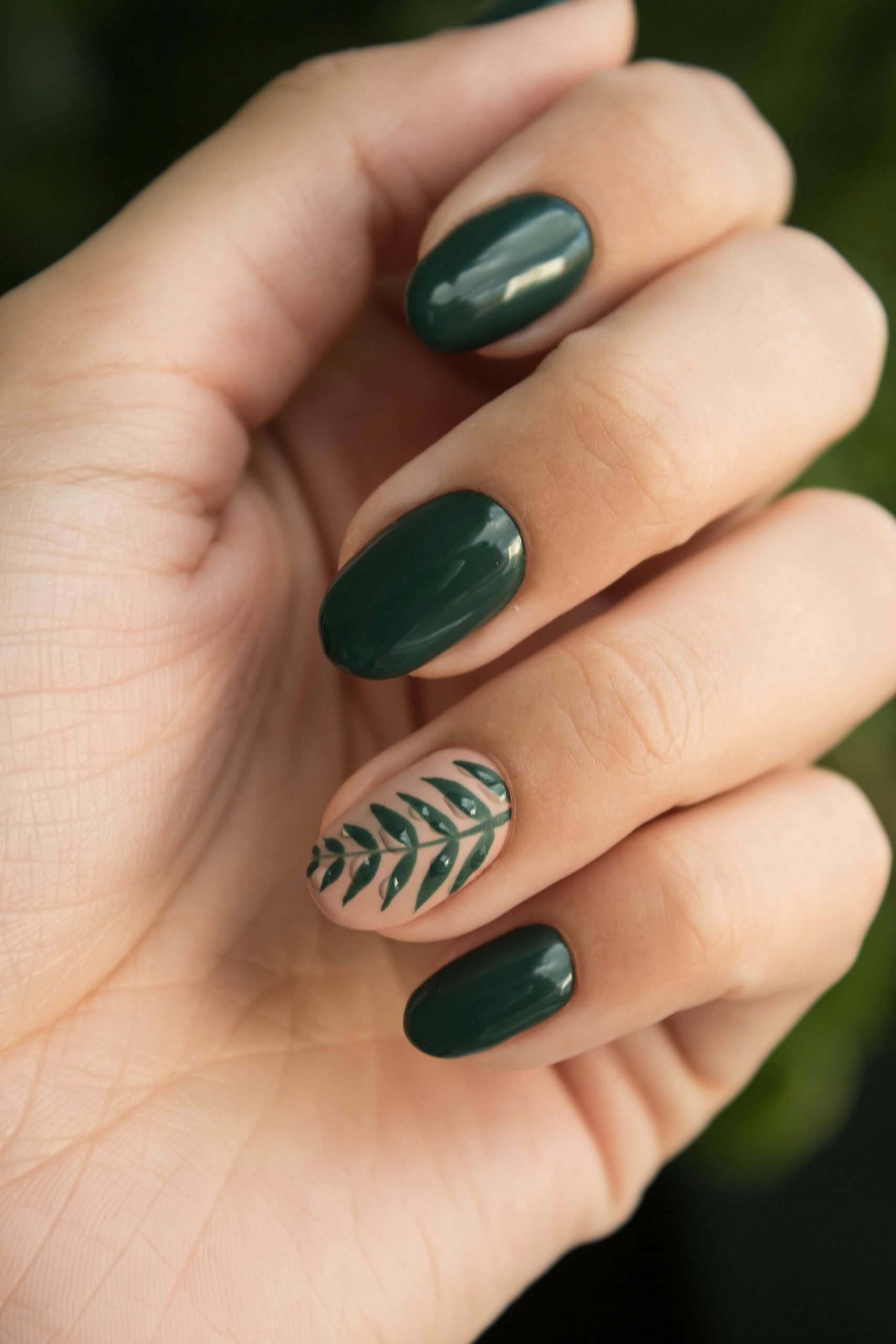 Emerald green nails