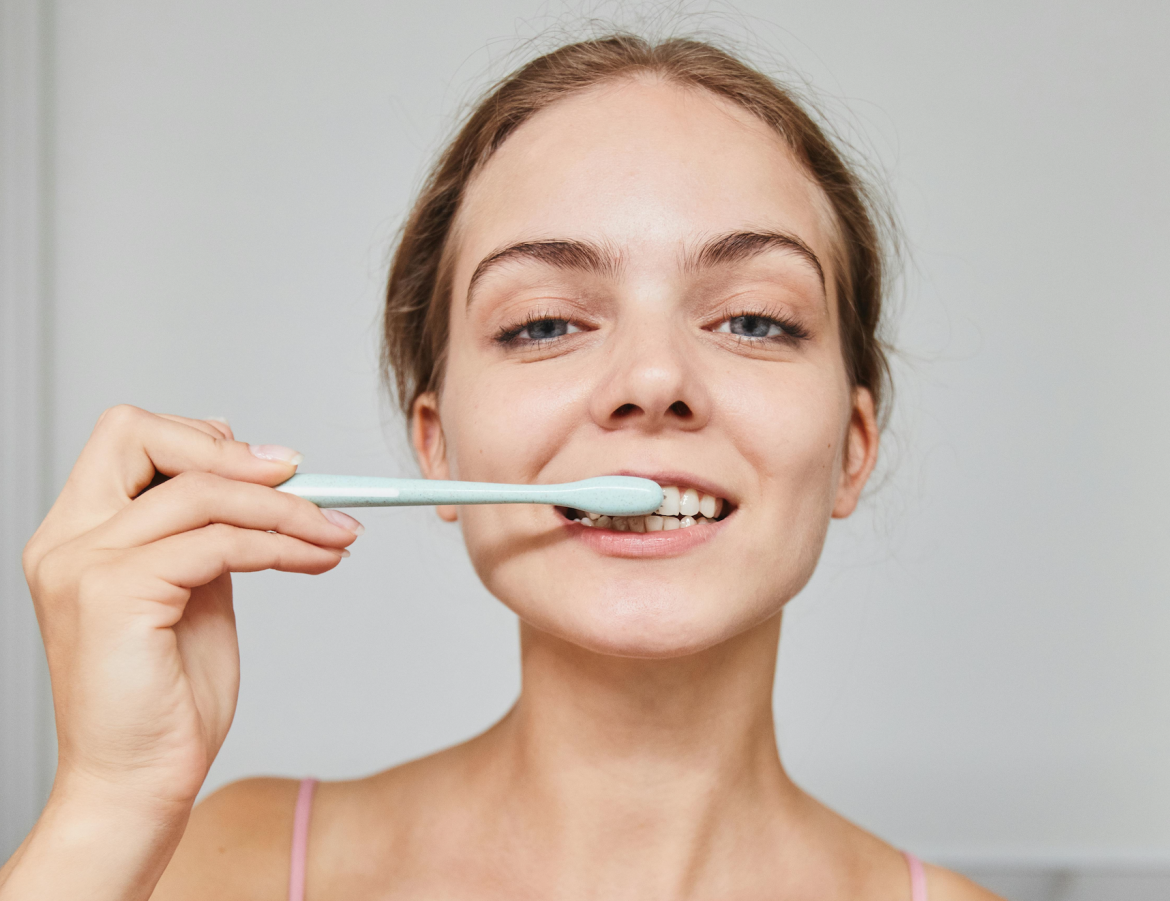 How to whiten naturally yellow teeth