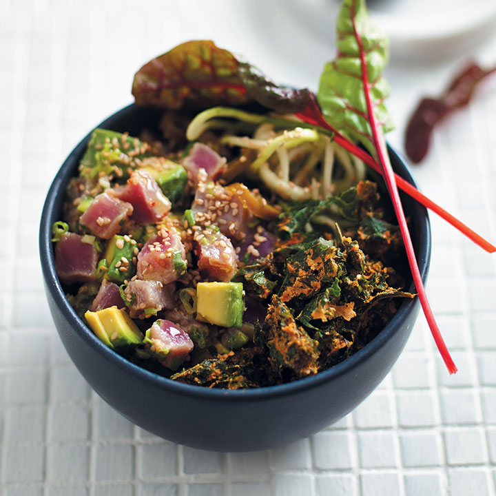 Spicy Hawaiian tuna poke bowl with avo, baby marrow noodles and kale chips