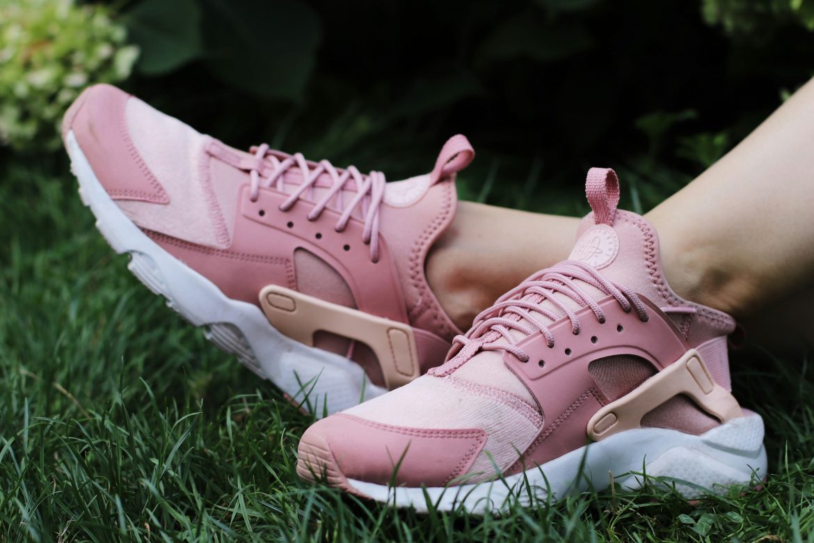 How to stop shoes from smelling