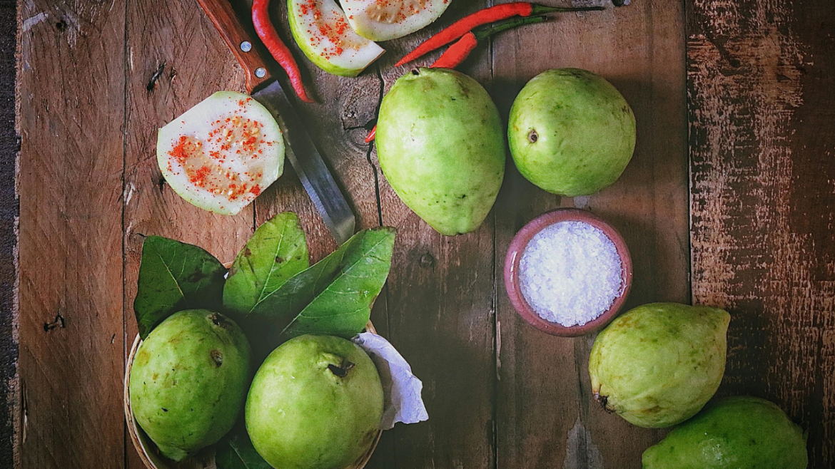 4 reasons why you should be eating more guavas