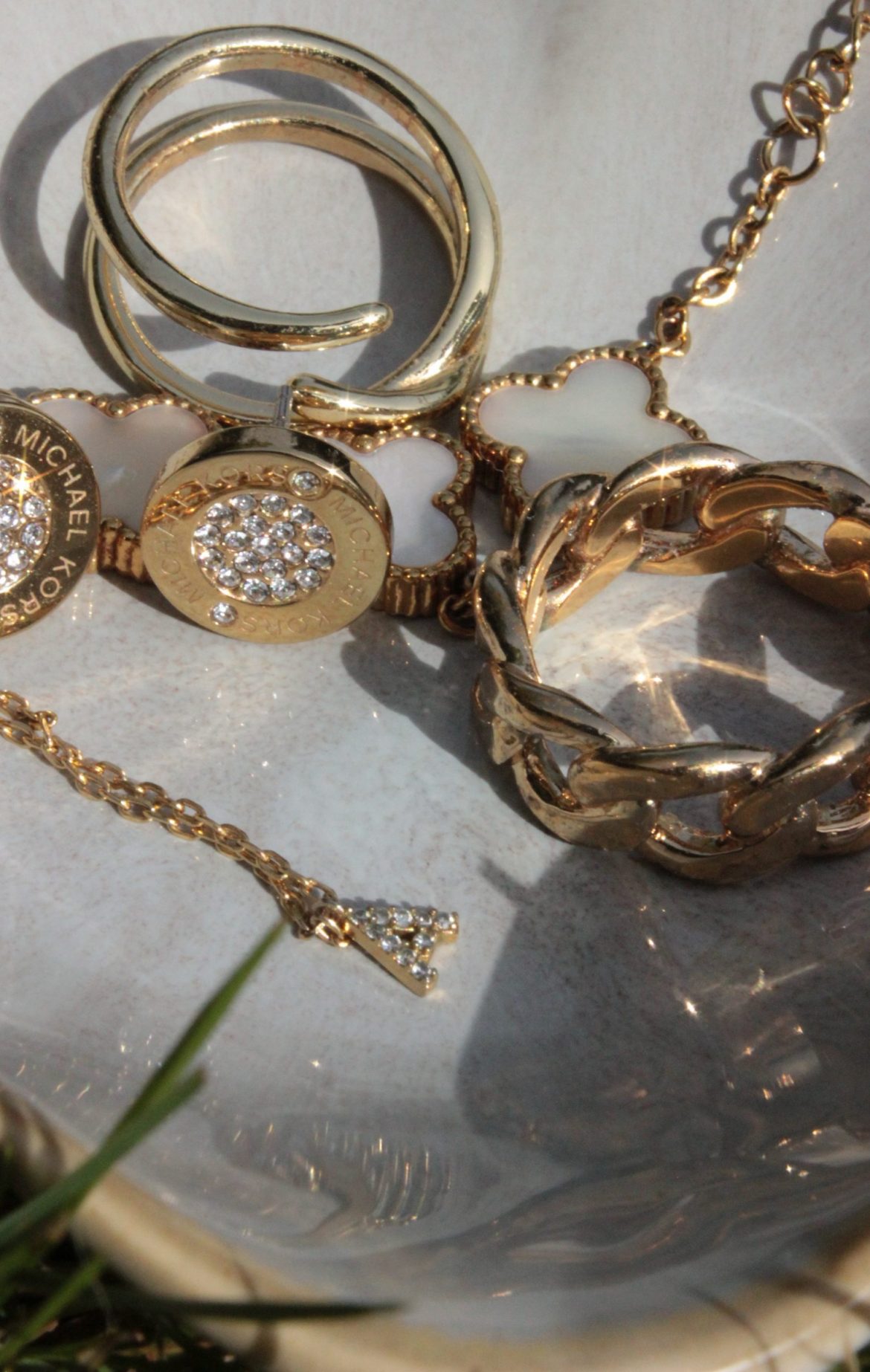 How to clean your gold and silver jewellery at home