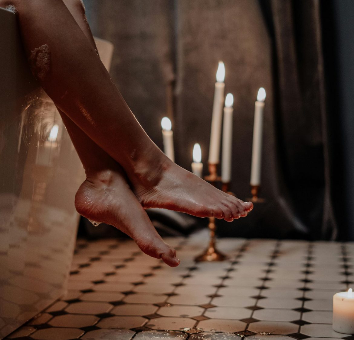 7 tips to protect your toenails in winter