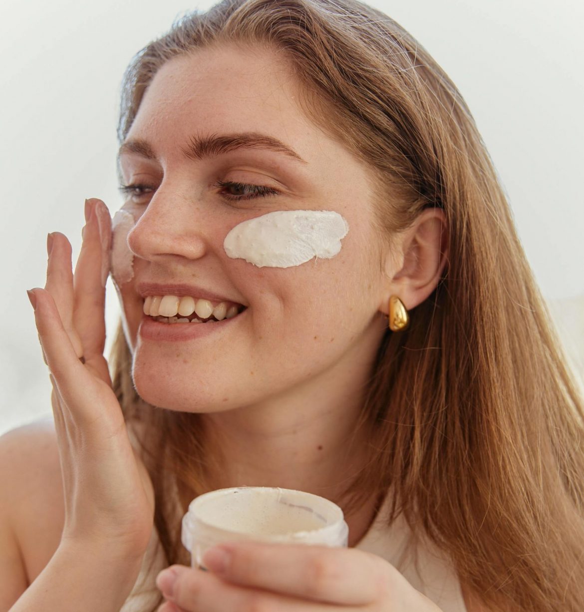Risks of contouring with sunscreen – TikTok’s latest beauty trend