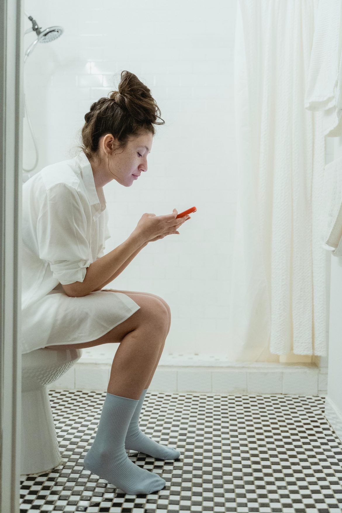 What triggers late night visits to the loo?