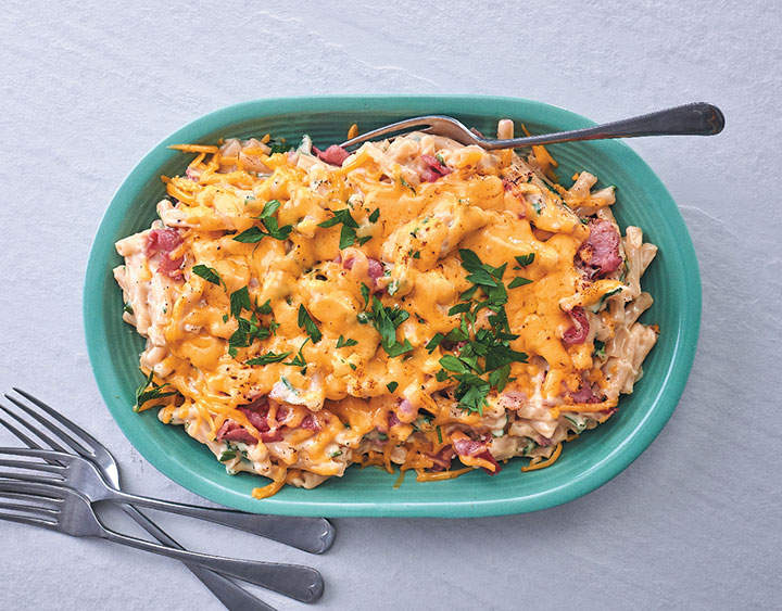Creamy mac ’n cheese with crispy bacon