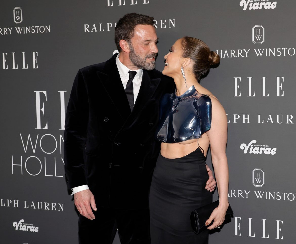 Jennifer Lopez files for divorce from Ben Affleck
