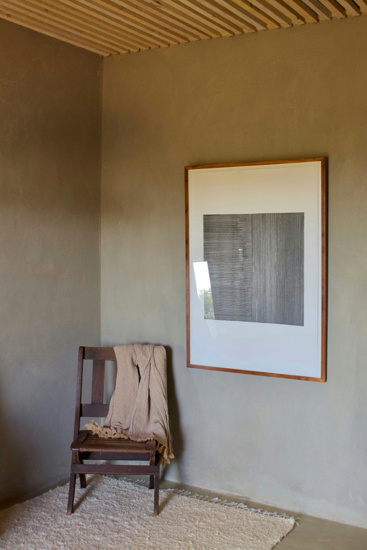 How to decorate that empty corner in a room to make it feel complete