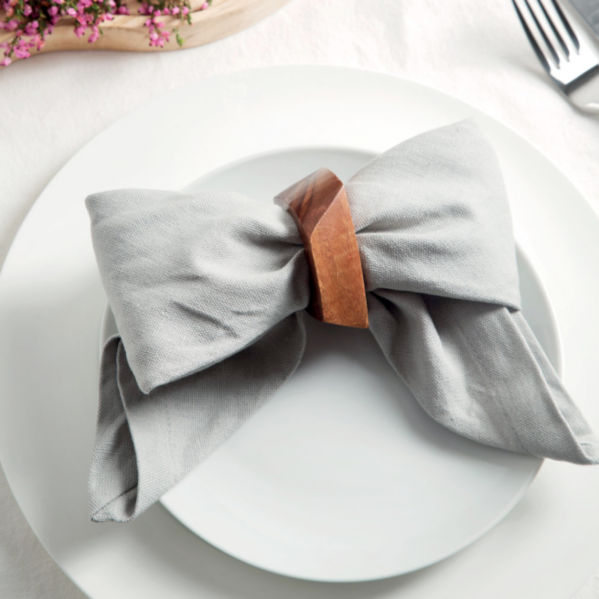 How to fold a linen napkin into a bow tie
